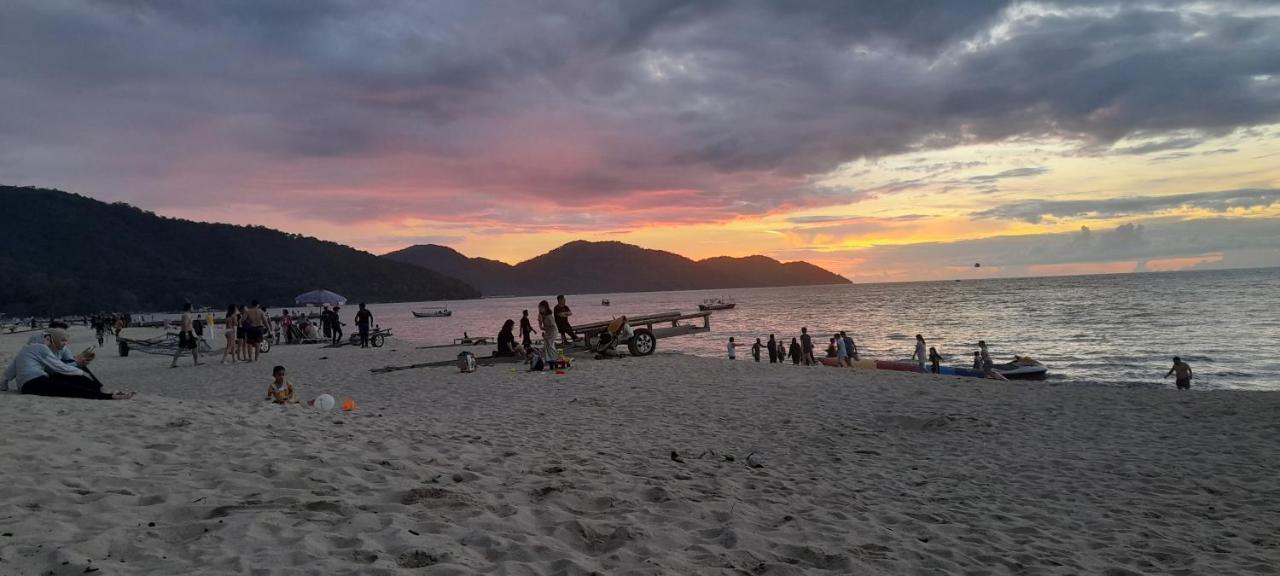Airbnb At Sri Sayang Batu Ferringhi Beach Zewnętrze zdjęcie